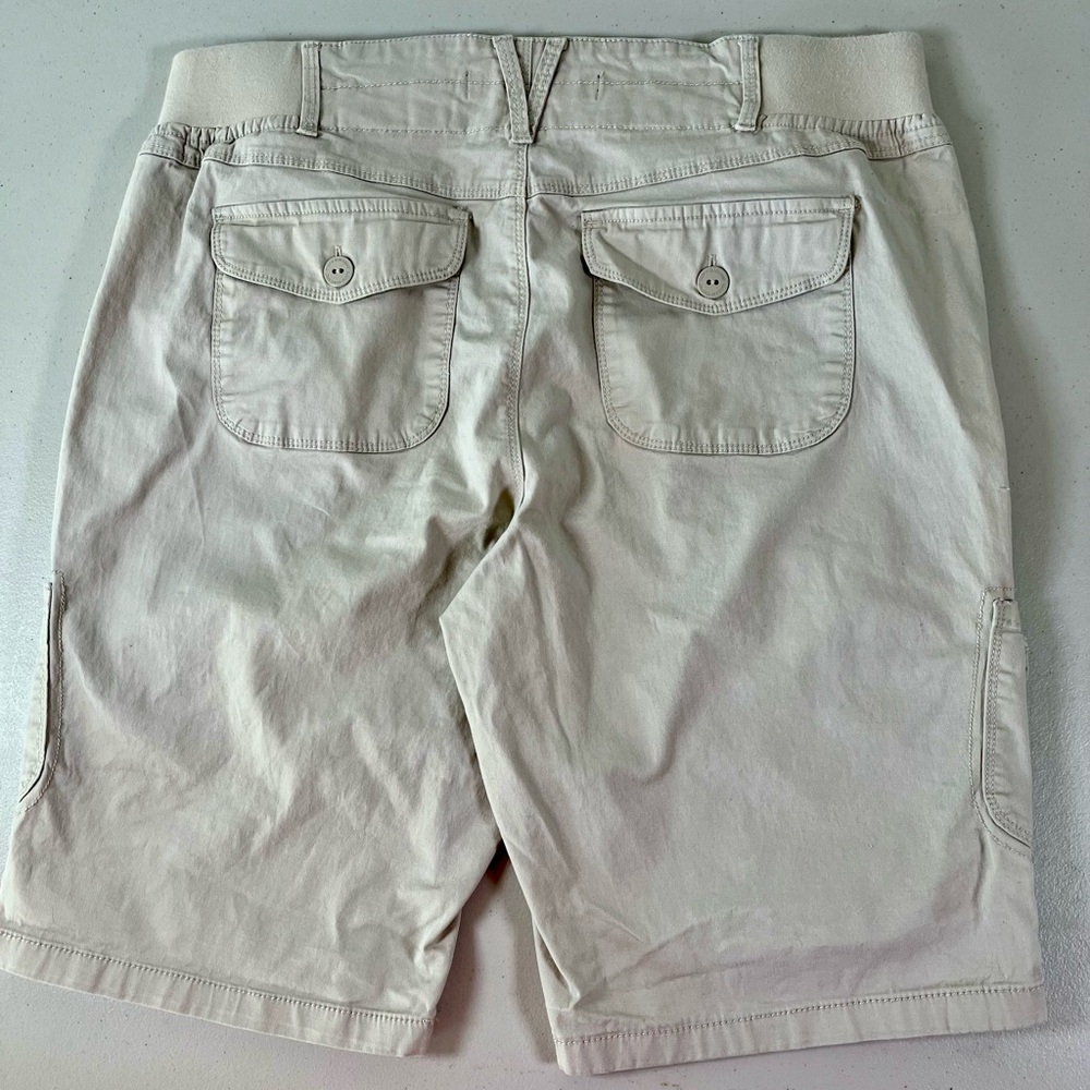 2 pair size 10 shorts for women- Lee Natural Fit, Gloria Vanderbilt Cream Cargo - Picture 7 of 17